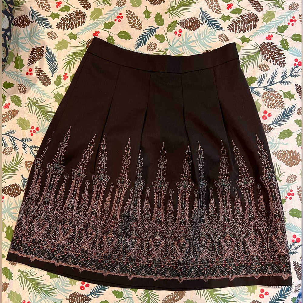 Anne Taylor LOFT skirt with embroidered detail size 10P